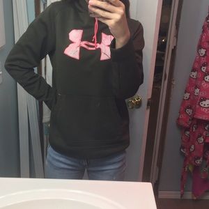 dark green under armor hoodie with pink camo